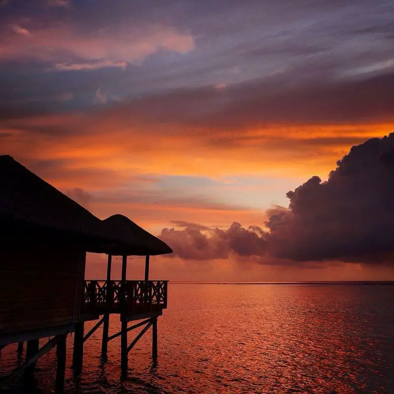maldives-island-filhalhohi-resort-sunset