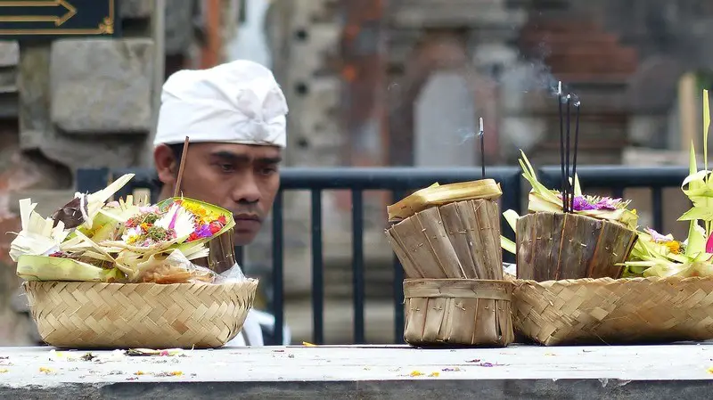 Image of man cooking at a Bali food celebration.