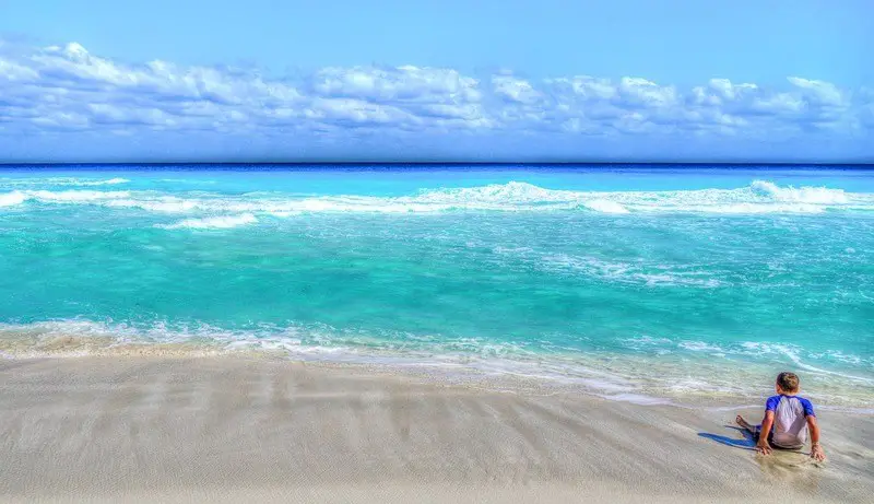 mexico-quiet-beach-delfines-cancun