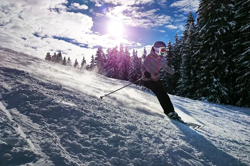mountains-action-skiing