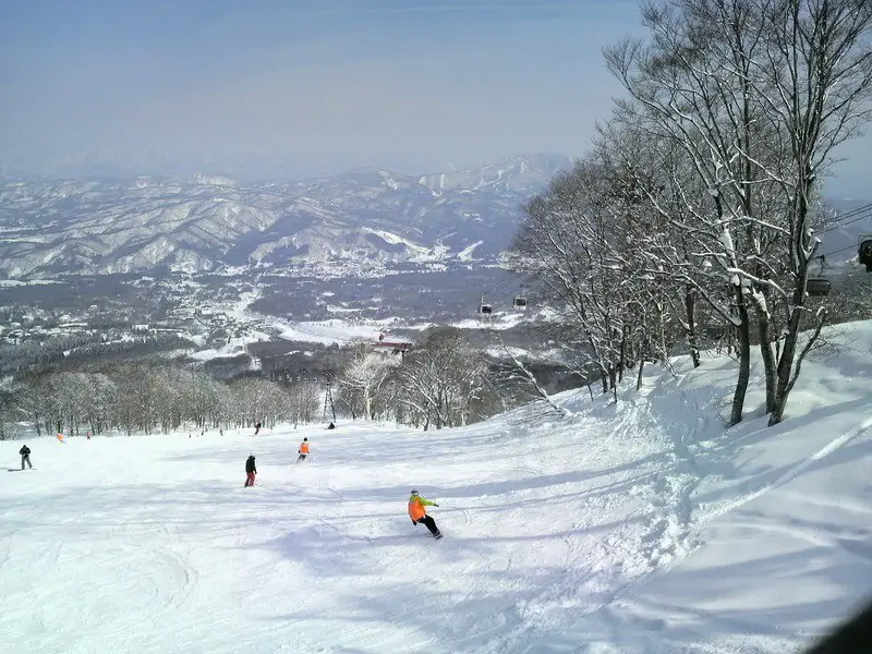 japan-ski-slope
