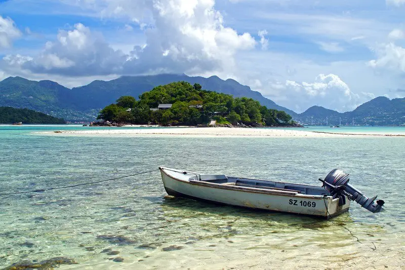 boat-island-seychelles