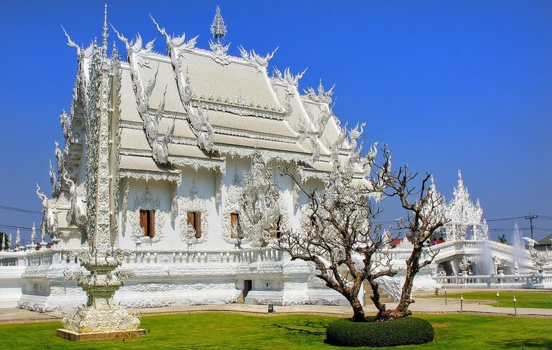 white-temple-wat-rong-khun