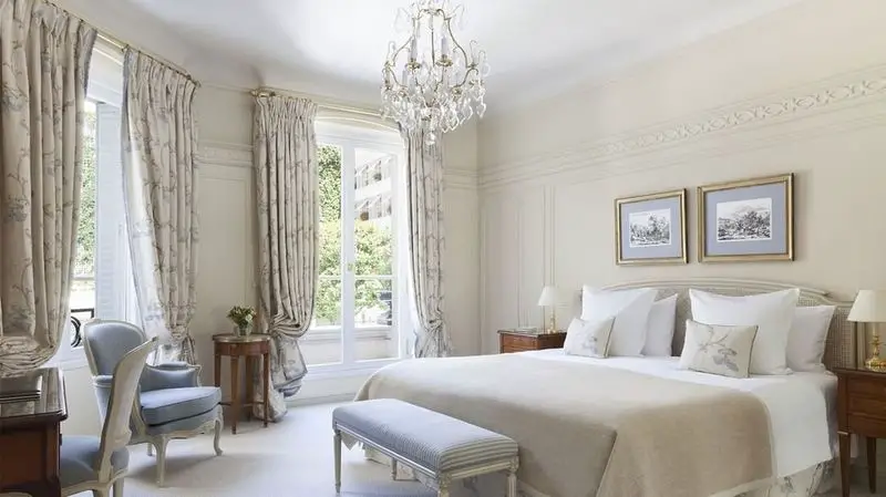 double-room-at-hotel-le-bristol-paris