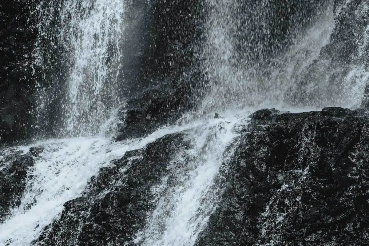 Waterfall spray