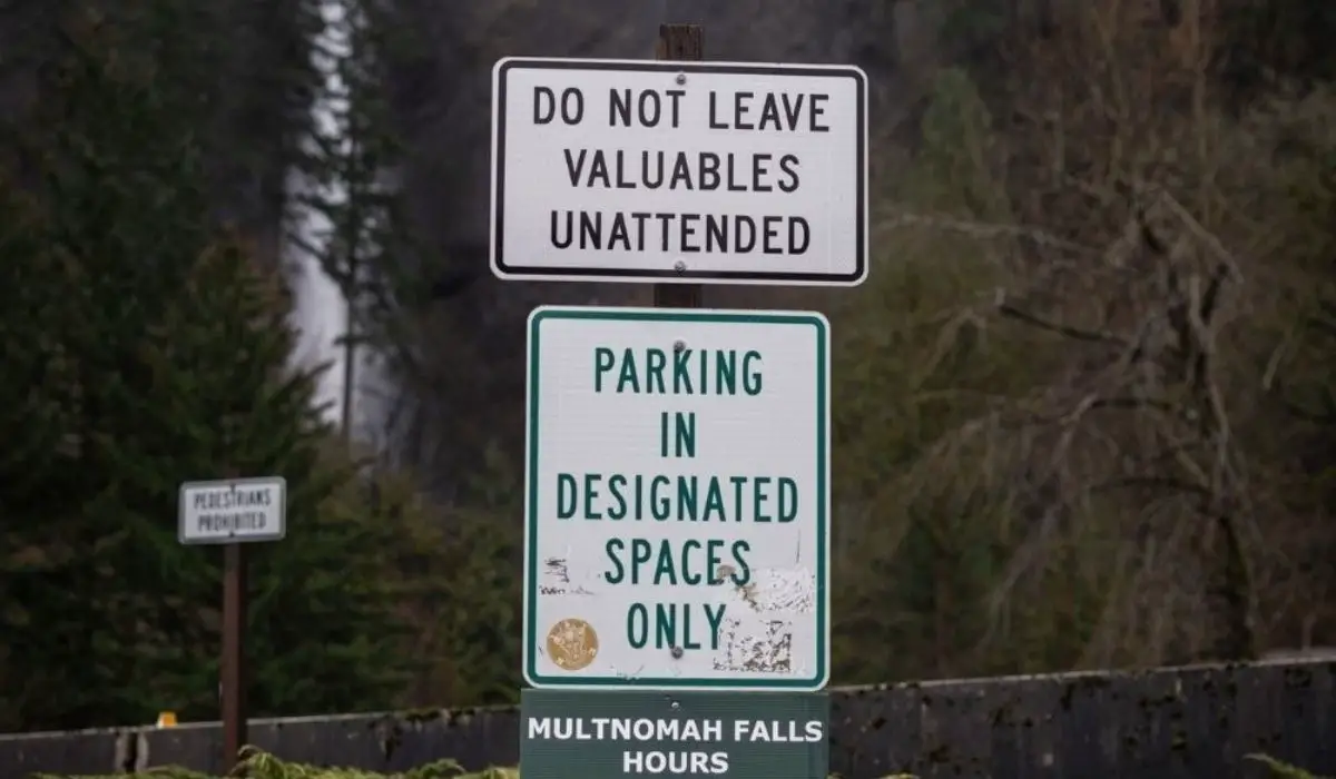 Signs of Multnomah Falls