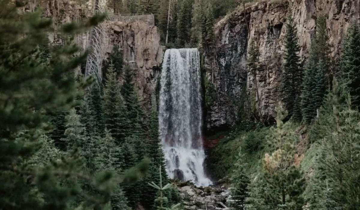 view of Tumalo Falls in Oregon