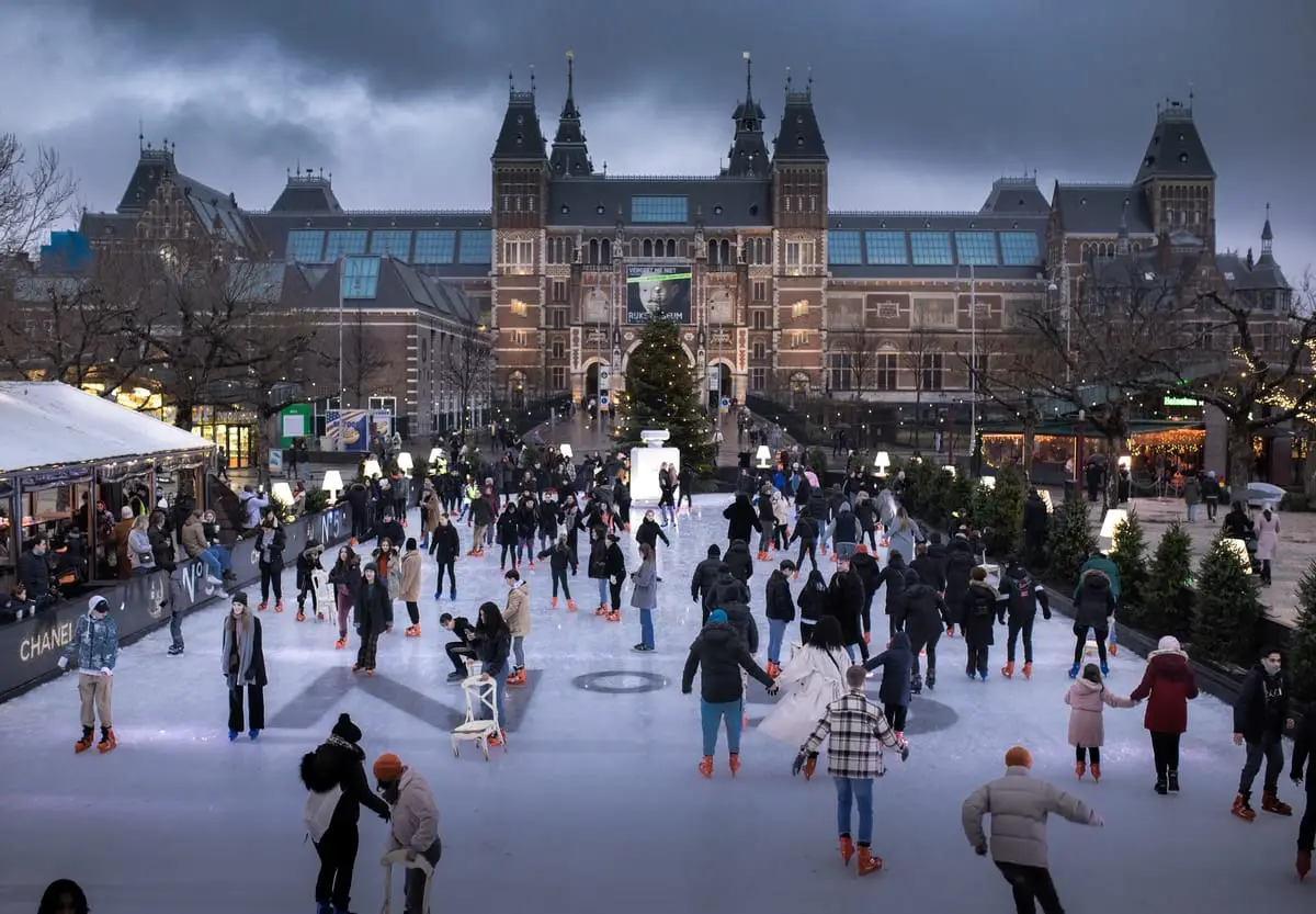 people-ice-skating-outside-an-art-museum-in-the-netherlands-in-december