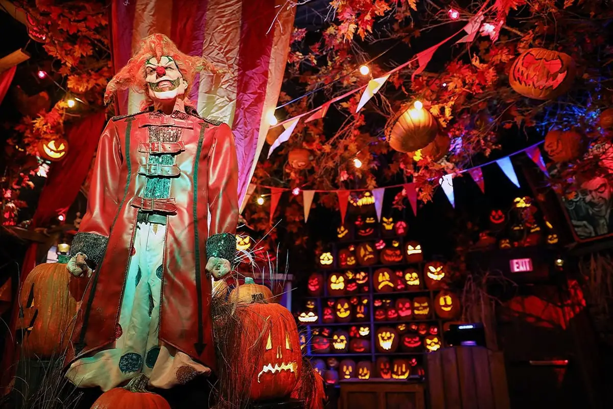 Scary clown and pumpkin display at Halloween Horror Nights at Universal Studios