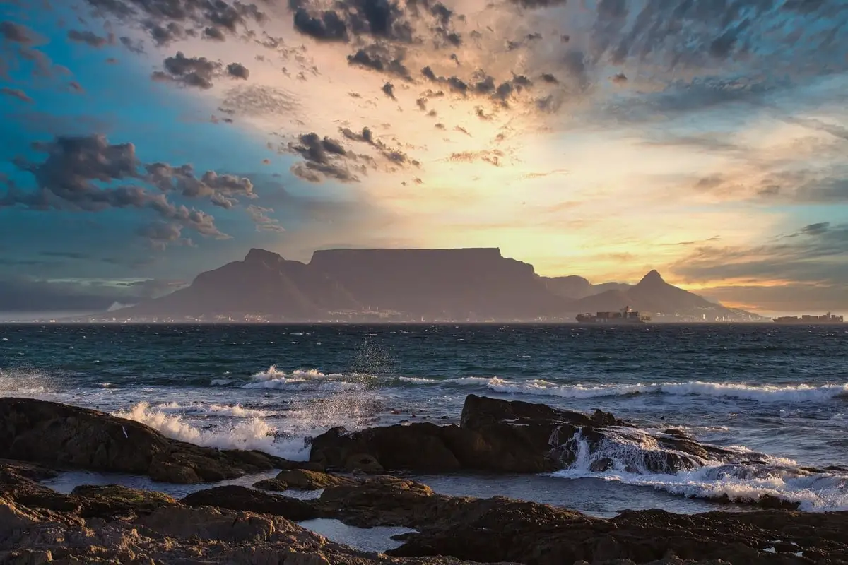 table-mountain-at-sunset-from-the-beach
